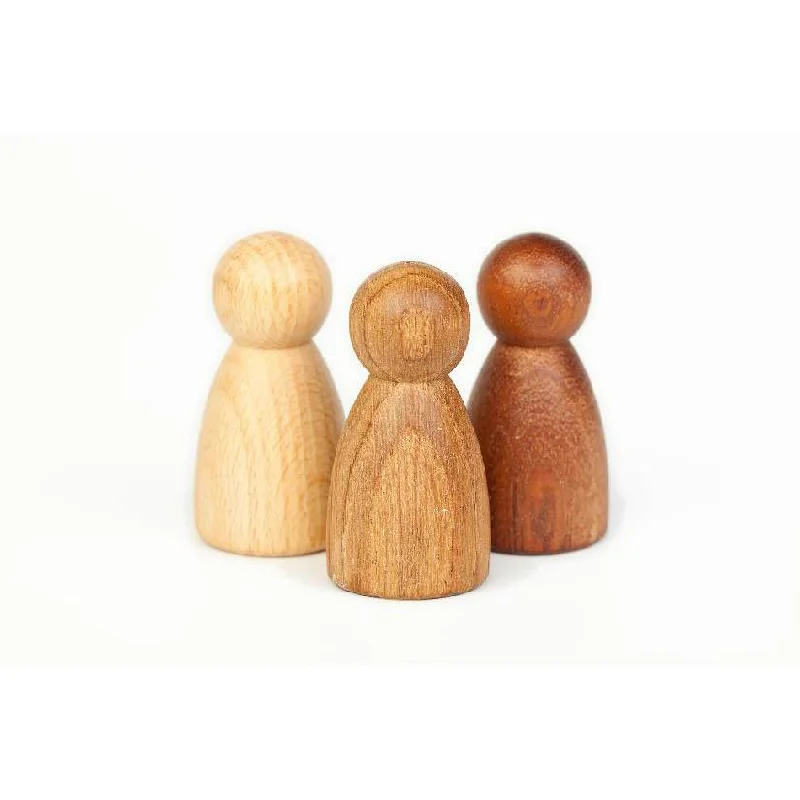 Carved Wooden Chess Set with Intricate Pieces for Strategy Game EnthusiastsGrapat 3 nins natural woods