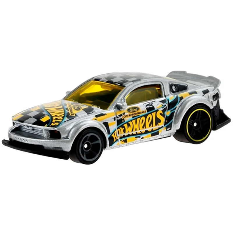 1:18 Scale Die - Cast Model of a 1969 Chevrolet Camaro SS with Opening Doors and HoodHot Wheels Basics 2005 Ford Mustang