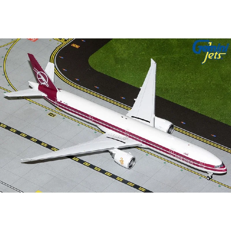 High - Grade Solid Wood Military Vehicle Models Toys for War History Buffs1/200 Qatar Airways B777300(ER) Retro (A7BAC)