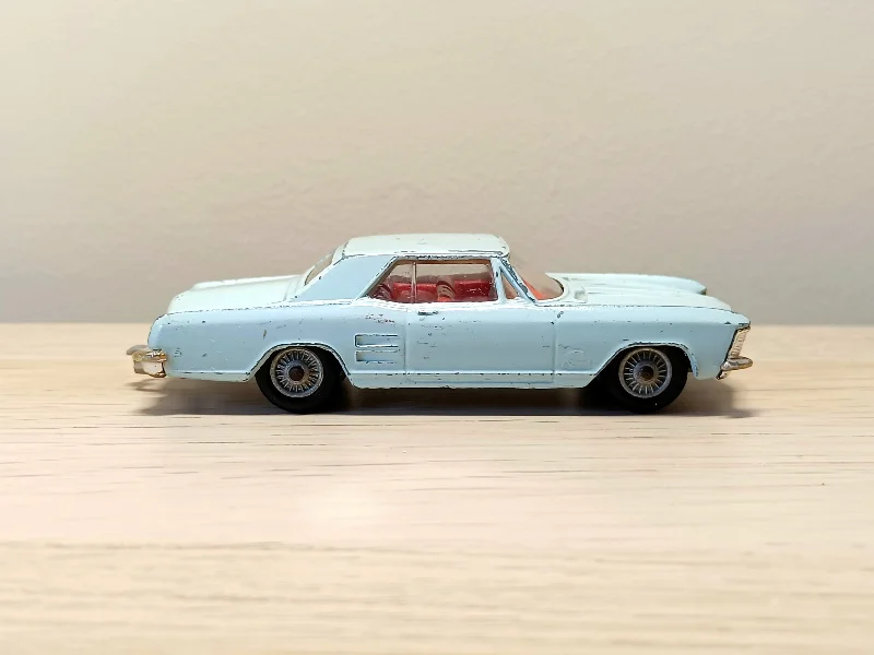 1:18 Scale Die - Cast Model of a 1969 Chevrolet Camaro SS with Opening Doors and Hood245 Buick Riviera in pale blue *with cast wheels* (3)