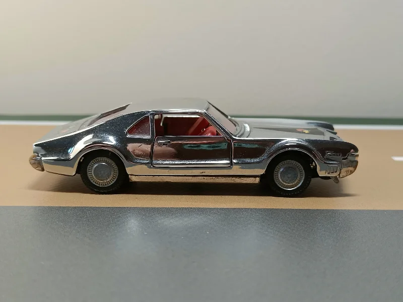 1:18 Scale Die - Cast Model of a 1969 Chevrolet Camaro SS with Opening Doors and Hood264 Oldsmobile Toronado silver plated (Auto-Pilen copy)