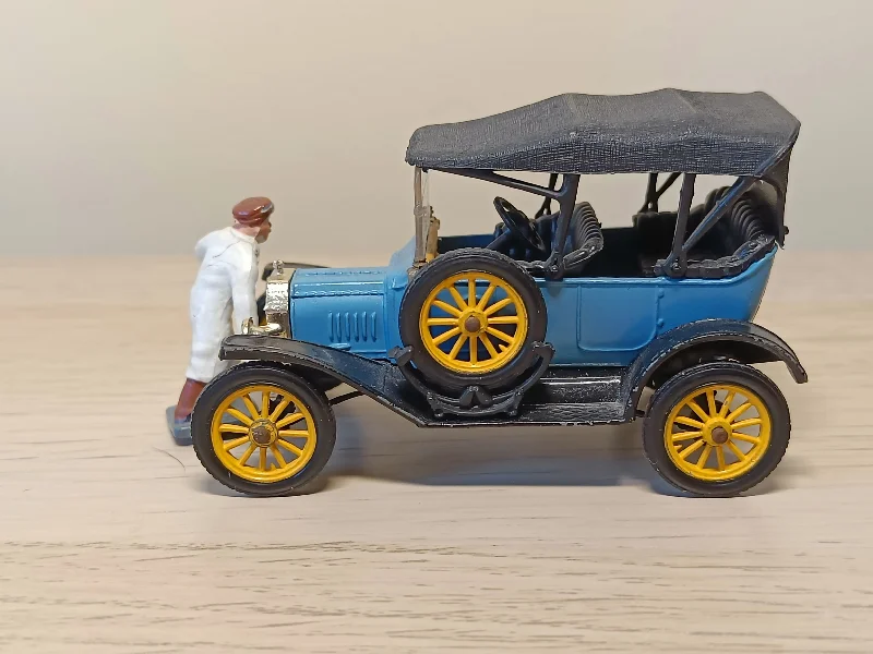 Kids' Plastic Pedal - Powered Tricycle with a Storage Basket and Safety Features9013 Ford 1915 model T with figure