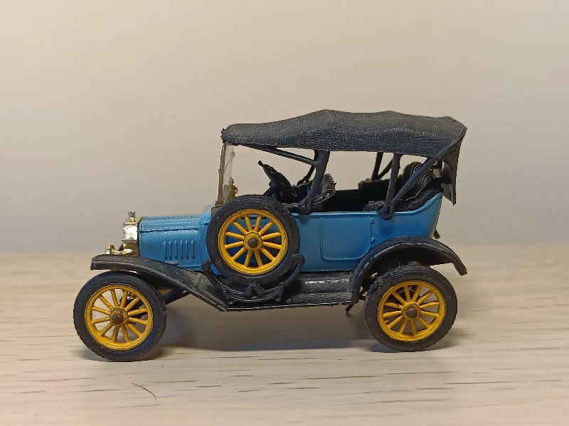 Remote - Controlled High - Speed Off - Road Buggy with All - Terrain Tires and Suspension9013 Ford 1915 model T