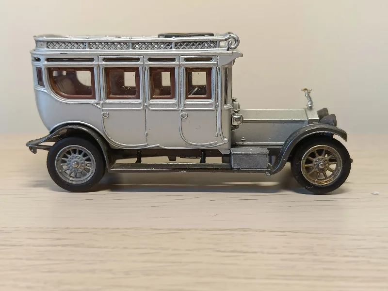 Remote - Controlled High - Speed Off - Road Buggy with All - Terrain Tires and Suspension9041 1912 Rolls Royce Silver Ghost with gold / silver wheels