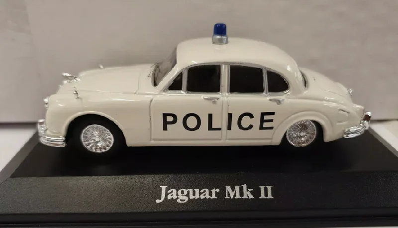 1:18 Scale Die - Cast Model of a 1969 Chevrolet Camaro SS with Opening Doors and HoodBest Of British Police Cars - Jaguar MkII Bedfordshire Police