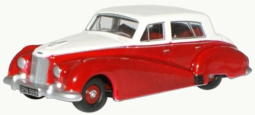 Collectible Train Set with a Steam Locomotive, Passenger Cars, and Track AccessoriesOxford Diecast Ivory/Terra Armstrong Siddeley Star Sapphire - 1:76